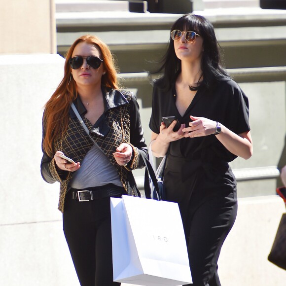 Lindsay Lohan et sa soeur Ali font du shopping dans les rues de New York. Le 15 avril 2016 © CPA / Bestimage