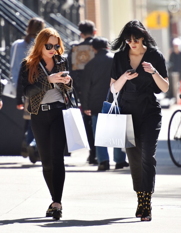 Lindsay Lohan et sa soeur Ali font du shopping dans les rues de New York. Le 15 avril 2016 © CPA / Bestimage