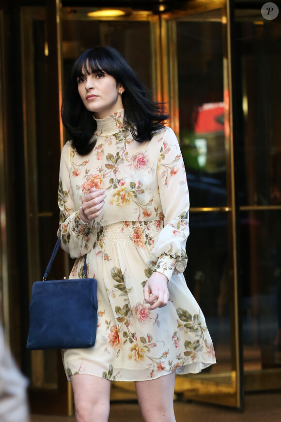 Lindsay Lohan est allée, en Porsche Carrera cabriolet, rendre visite à son fiancé Egor Tarabasov à son hôtel dans le quartier de l'Upper East Side à New York, accompagnée de sa soeur Ali. Le 15 avril 2016
