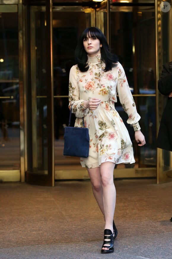 Lindsay Lohan est allée, en Porsche Carrera cabriolet, rendre visite à son fiancé Egor Tarabasov à son hôtel dans le quartier de l'Upper East Side à New York, accompagnée de sa soeur Ali. Le 15 avril 2016