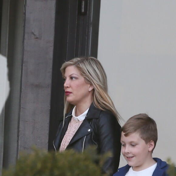 Tori Spelling et son fils Liam à Paris le 19 avril 2016
