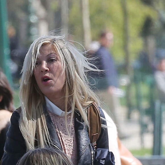 Tori Spelling et ses enfants Finn, Stella, Hattie et Liam à Paris le 19 avril 2016