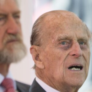 La reine Elizabeth II, accompagnée du prince Philip, a assisté à la réouverture du kiosque à musique du jardin Alexandra à Windsor le 20 avril 2016, à la veille de son 90e anniversaire.