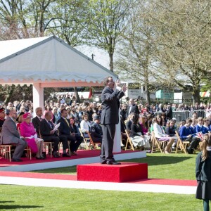 La reine Elizabeth II, accompagnée du prince Philip, a assisté à la réouverture du kiosque à musique du jardin Alexandra à Windsor le 20 avril 2016, à la veille de son 90e anniversaire.