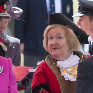 La reine Elizabeth II, accompagnée du prince Philip, a assisté à la réouverture du kiosque à musique du jardin Alexandra à Windsor le 20 avril 2016, à la veille de son 90e anniversaire.