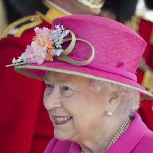 La reine Elizabeth II, accompagnée du prince Philip, a assisté à la réouverture du kiosque à musique du jardin Alexandra à Windsor le 20 avril 2016, à la veille de son 90e anniversaire.