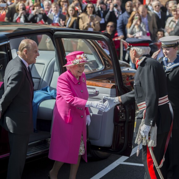 La reine Elizabeth II, accompagnée du prince Philip, fêtait à Windsor le 500e anniversaire du service postal royal (Royal Mail) le 20 avril 2016 © David Mirzoeff / Zuma Press / Bestimage