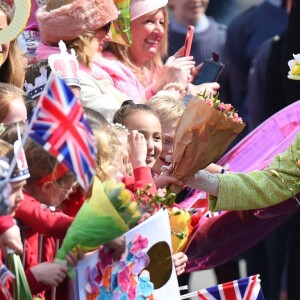 Elizabeth II reçoit les voeux et les félicitations du public pour son 90e anniversaire le 21 avril 2016 à Windsor.