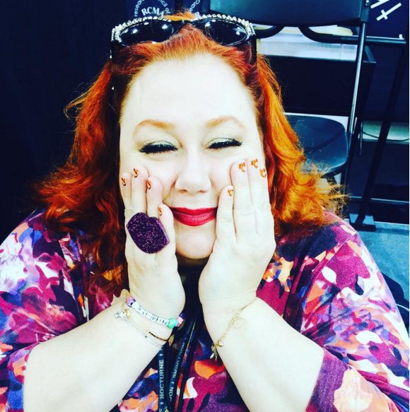 Sharon Gault alias Mama MakeUp, la maquilleuse des stars, a publié une photo d'elle sur sa page Instagram au mois de mars 2016.