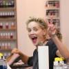 Sharon Stone est allée dans un salon de manucure à Los Angeles, le 28 septembre 2015 © CPA/Bestimage