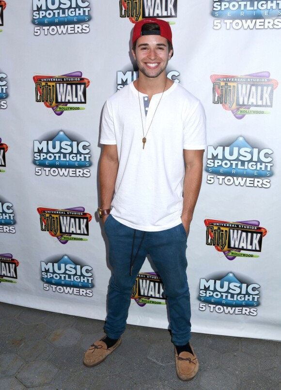 Jake Miller lors du concert CityWalk Spring Concert Series au 5 Towers Outdoor Concert Arena à Universal City, le 16 avril 2014.