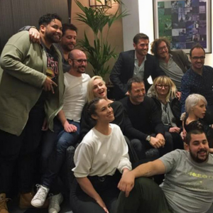 Première photo de famille de l'équipe de L'Hebdo Show, en avril 2016.