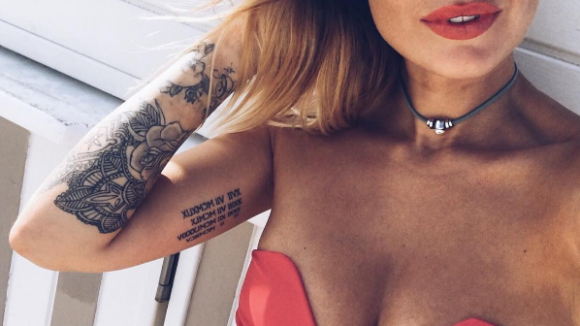 Caroline Receveur en bikini : Sublime sirène sexy et tatouée à Miami
