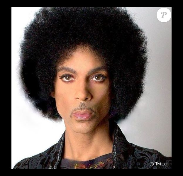 Photo de Prince sur son passeport, postée sur Twitter.