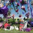 Hommage des fans devant la résidence Paisley Park, à Chanhassen, dans le Minnesota, le 22 avril 2016
