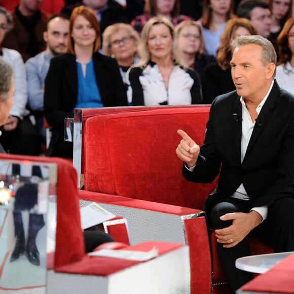 Exclusif - Kevin Costner lors de l'enregistrement de l'émission de Michel Drucker "Vivement Dimanche Prochain" à Paris le 7 avril 2016, le 24 avril 2016. Invité principal Christophe Dechavanne. © Guillaume Gaffiot/Bestimage