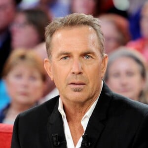 Exclusif - Kevin Costner lors de l'enregistrement de l'émission de Michel Drucker "Vivement Dimanche Prochain" à Paris le 7 avril 2016, le 24 avril 2016. Invité principal Christophe Dechavanne. © Guillaume Gaffiot/Bestimage