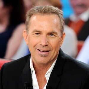 Exclusif - Kevin Costner lors de l'enregistrement de l'émission de Michel Drucker "Vivement Dimanche Prochain" à Paris le 7 avril 2016, le 24 avril 2016. Invité principal Christophe Dechavanne. © Guillaume Gaffiot/Bestimage