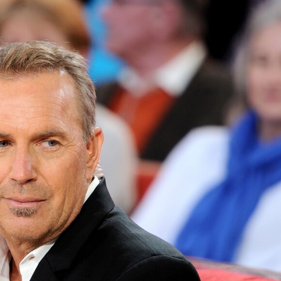 Exclusif - Kevin Costner lors de l'enregistrement de l'émission de Michel Drucker "Vivement Dimanche Prochain" à Paris le 7 avril 2016, le 24 avril 2016. Invité principal Christophe Dechavanne. © Guillaume Gaffiot/Bestimage