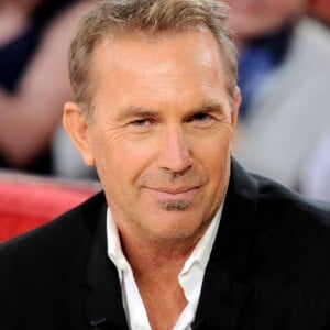 Exclusif - Kevin Costner lors de l'enregistrement de l'émission de Michel Drucker "Vivement Dimanche Prochain" à Paris le 7 avril 2016, le 24 avril 2016. Invité principal Christophe Dechavanne. © Guillaume Gaffiot/Bestimage