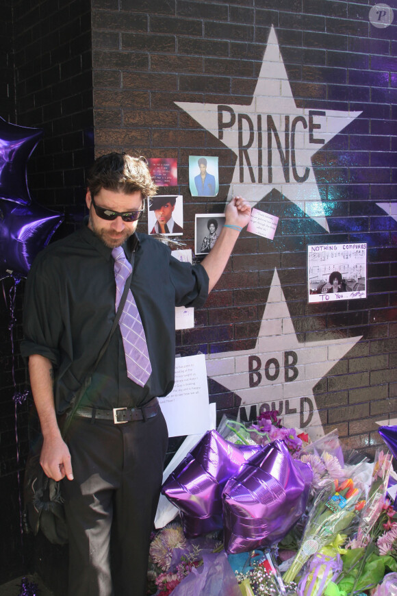 Hommage au chanteur et musicien Prince devant le célèbre club First Avenue, où le film Purple Rain avait été tourné à Minneapolis le 22 Avril 2016.