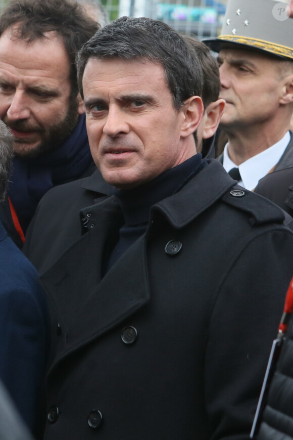 Manuel Valls, lors de la course Formule E (première édition de L'ePrix de Paris) aux Invalides à Paris, le 23 avril 2016.