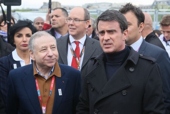 Rachida Dati, le prince Albert II de Monaco, Jean Todt, Manuel Valls, lors de la course Formule E (première édition de L'ePrix de Paris) aux Invalides à Paris, le 23 avril 2016.