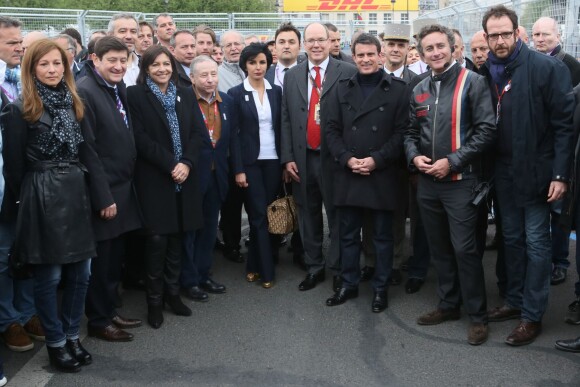 Anne Gravoin, Anne Hidalgo, Jean Todt, Rachida Dati, le prince Albert II de Monaco, Manuel Valls, lors de la course Formule E (première édition de L'ePrix de Paris) aux Invalides à Paris, le 23 avril 2016.