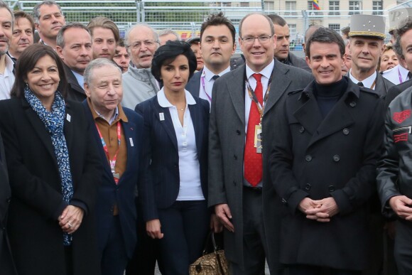 Anne Hidalgo, Jean Todt, Rachida Dati, le prince Albert II de Monaco, Manuel Valls, lors de la course Formule E (première édition de L'ePrix de Paris) aux Invalides à Paris, le 23 avril 2016.