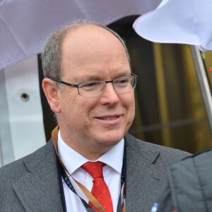 Le prince Albert II de Monaco visite le stand Venturi avant la course ePrix 2016 de Paris, avec Gildo Pastor et le pilote Stéphane Sarrazin aux Invalides à Paris, le 23 avril 2016. © Michael Alesi