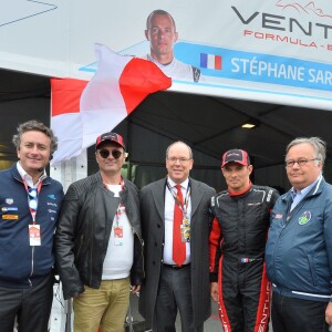 Le prince Albert II de Monaco visite le stand Venturi avant la course ePrix 2016 de Paris, avec Gildo Pastor et le pilote Stéphane Sarrazin aux Invalides à Paris, le 23 avril 2016. © Michael Alesi