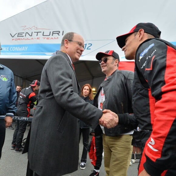 Le prince Albert II de Monaco visite le stand Venturi avant la course ePrix 2016 de Paris, avec Gildo Pastor et le pilote Stéphane Sarrazin aux Invalides à Paris, le 23 avril 2016. © Michael Alesi