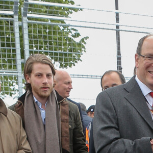 Le prince Albert II de Monaco et Stéphane Sarrazin, lors de la course Formule E (première édition de L'ePrix de Paris) aux Invalides à Paris, le 23 avril 2016.