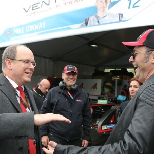 Le prince Albert II de Monaco et Stéphane Sarrazin, lors de la course Formule E (première édition de L'ePrix de Paris) aux Invalides à Paris, le 23 avril 2016.