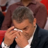 Christophe Dechavanne pleure dans "Vivement dimanche", sur France 2, le 24 avril 2016.