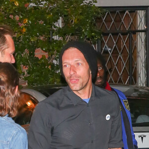 Chris Martin devant le domicile de Kate Hudson où elle a organisé sa soirée d'anniversaire, à Pacific Palisades, le 23 avril 2016