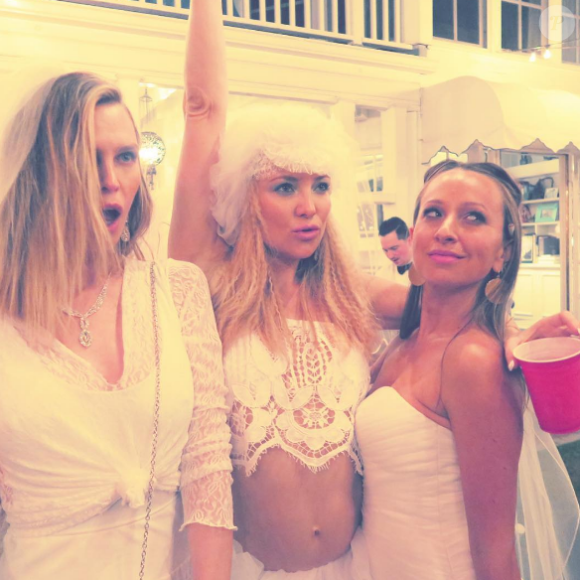 Kate Hudson et ses copines Jennifer Meyer et Sara Foster lors de sa soirée d'anniversaire à thème. Photo publiée sur Instagram, le 24 avril 2016