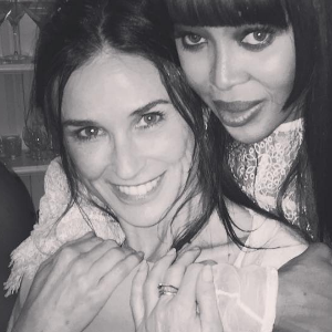 Demi Moore et sa fille Rumer Willis ainsi que Naomi Campbell à l'anniversaire de Kate Hudson. Photo publiée sur Instagram, le 24 avril 2016.
