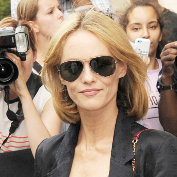 Vanessa Paradis - Sortie des people du défilé de mode "Chanel" Haute-Couture Automne-Hiver 2015/2016 à Paris. Le 7 juillet 2015
