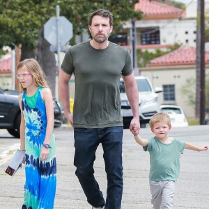 Jennifer Garner et Ben Affleck avec leurs enfants Violet, Seraphina et Samuel à la sortie de l'église à Pacific Palisades le 24 avril 2016