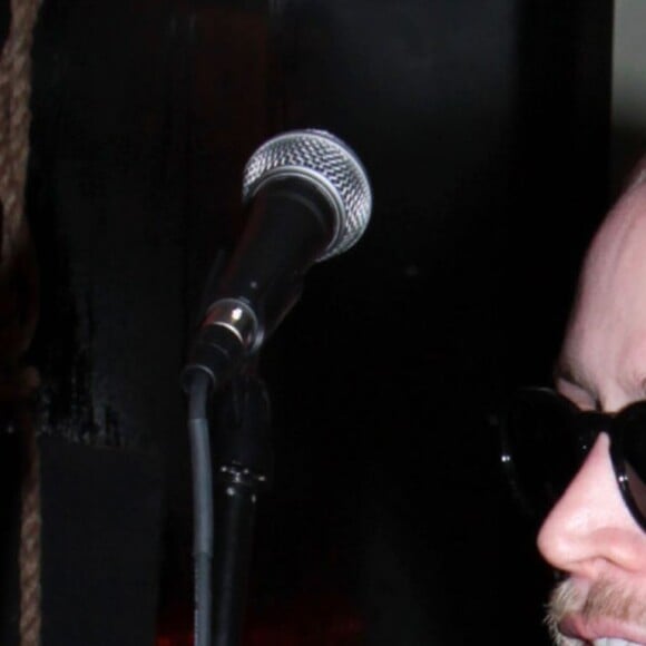 Macaulay Culkin est en concert avec son nouveau groupe "Pizza Underground" au magasin "Moscot Eyeglass" à New York le 23 janvier 2014