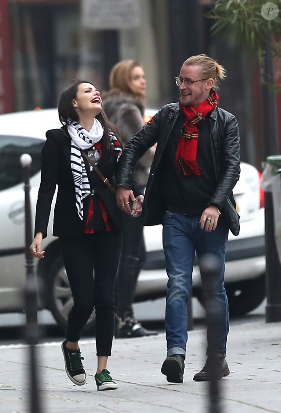 Macaulay Culkin et sa petite amie Jordan Lane Price à Paris le 28 novembre 2013