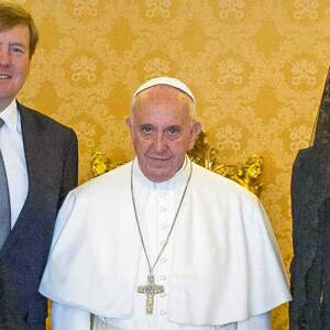 Le roi Willem-Alexander et la reine Maxima des Pays-Bas ont été reçus au Vatican par le pape François le 26 avril 2016 avec leurs filles la princesse héritière Catharina-Amalia, la princesse Alexia et la princesse Ariane.