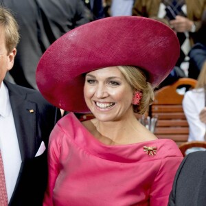 Le roi Willem-Alexander et la reine Maxima des Pays-Bas visitent le marché "Viktualienmarkt" à Munich le 13 avril 2016. 13/04/2016 - Munich