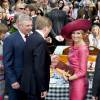 Le roi Willem-Alexander et la reine Maxima des Pays-Bas visitent le marché "Viktualienmarkt" à Munich le 13 avril 2016. 13/04/2016 - Munich