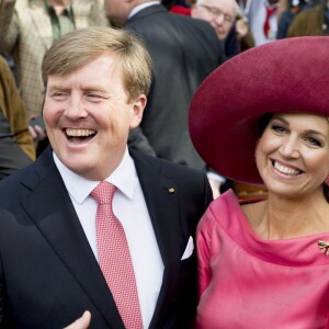 Le roi Willem-Alexander et la reine Maxima des Pays-Bas visitent le marché "Viktualienmarkt" à Munich le 13 avril 2016. 13/04/2016 - Munich