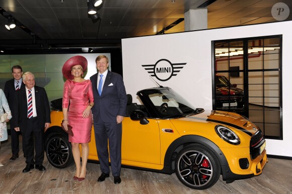 Le roi Willem-Alexander et la reine Maxima des Pays-Bas visitent le groupe BMW à l'occasion du séminaire "Urban Mobility" à Munich. Le 13 avril 2016 13/04/2016 - Munich