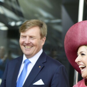 Le roi Willem-Alexander et la reine Maxima des Pays-Bas visitent le groupe BMW à l'occasion du séminaire "Urban Mobility" à Munich. Le 13 avril 2016 13/04/2016 - Munich