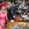 Le roi Willem-Alexander et la reine Maxima des Pays-Bas visitent le marché "Viktualienmarkt" à Munich le 13 avril 2016.  King Willem_Alexander and Queen Maxima of The Netherlands visits the Viktualienmarkt in München, Germany, 13 April 201613/04/2016 - Munich