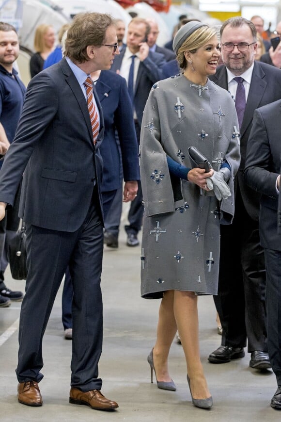 Le roi Willem-Alexander et la reine Maxima des Pays-Bas visitent le centre médical "Valley Center" à Erlangen. Le 14 avril 2016.  King Willem-Alexander and Queen Maxima of The Netherlands visits Siemens Healthcare where they get explanation about an MRI system and visit the production hall in Erlangen, Germany, 14 April 2016. The King and the Queen visit the state Bavaria in Germany 13 and 14 april.14/04/2016 - Erlangen